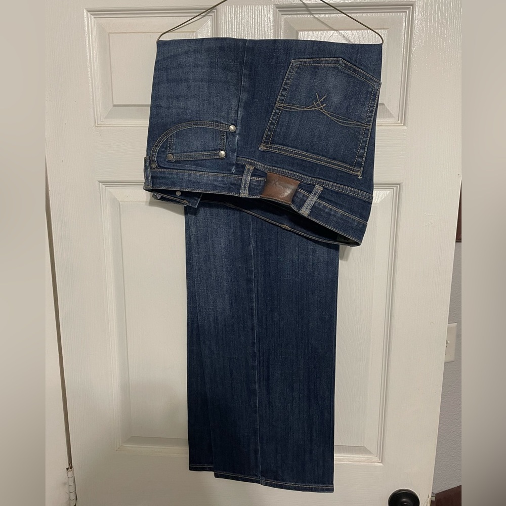Mens 20x style 33 relaxed fit 36x36 used slightly used condition no rips/tears.